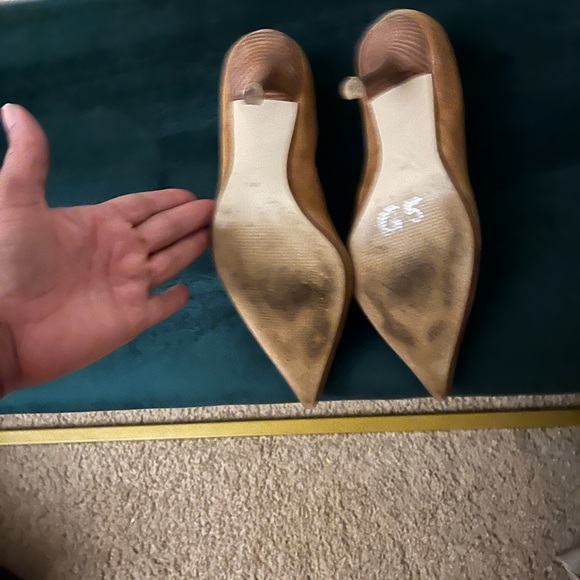 Brown Suede Guess Women's Pumps
No Box included - Picture 3 of 9